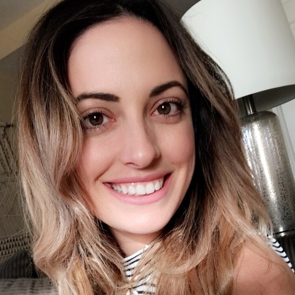 Meet your Posher, Alyssa - Picture 3 of 4